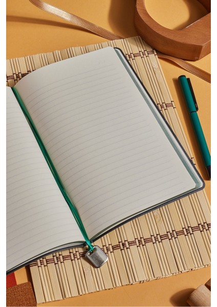 Haki Termo Deri Kadife Dokunuş Kişiye Özel Çizgili Düz Defter modelleri