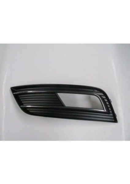 Audı A4- 13/15; Sis Lamba Kapağı Sol Sis Delikli (Nikelaj Çıtalı) 8K0807681B