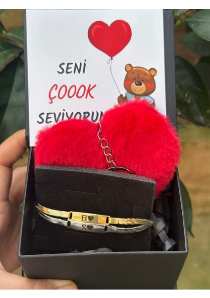Sevgililer Günü Özel Hediye Kutusunda Harfli Çift Bileklik Kalp Peluş Anahtarlık Kalp Kutu Hediye