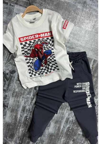 Erkek Çocuk Kare Desen ve Spiderman Detay ve Yazı Baskılı T-Shirt Füme Eşofman Takım fırsatları