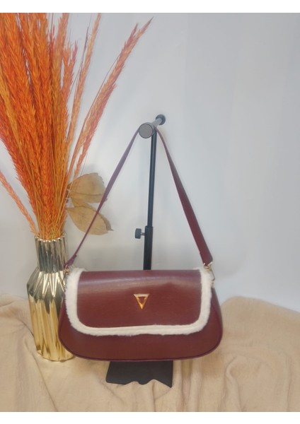 Kadın Peluş Detaylı Baget Kol Çantası