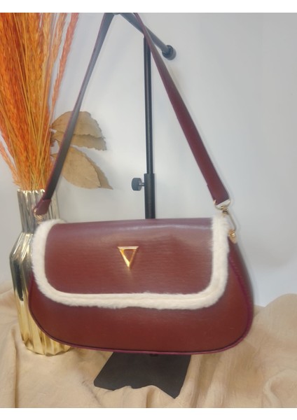 Kadın Peluş Detaylı Baget Kol Çantası