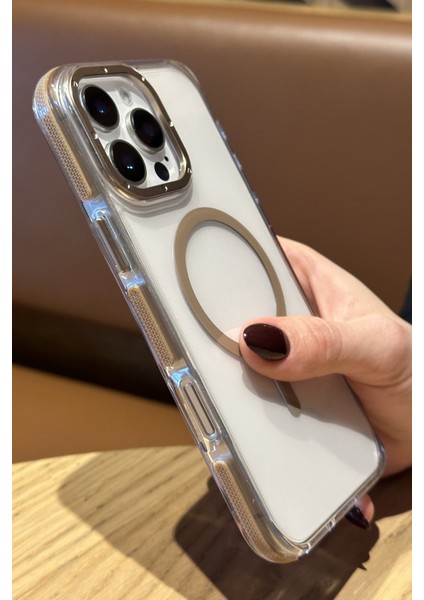 Apple iPhone 16 Pro Uyumlu Darbelere Karşı Korumalı Magsafe Özellikli Çöl Titanyum Detaylı Sararmaz Şeffaf Kılıf indirimleri