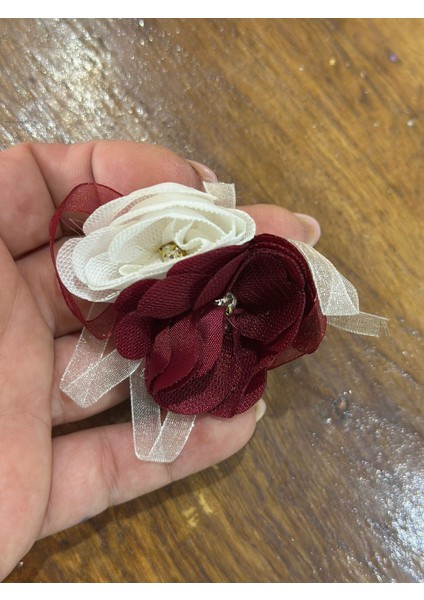 Kırmızı Beyaz Güllü Taşlı Broş Yaka Iğnesi Giyim Türban Aksesuarı 7x3 cm modelleri