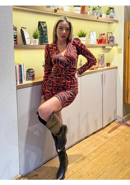 Kadın Uzun Kollu Kruvaze Yaka Ön Kısım Büzgülü Zebra Desen Dalgıç Elbise