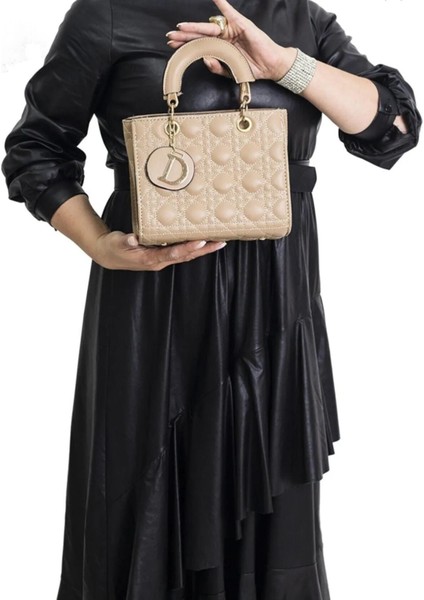 D Model Askılı Kapitone Desenli El Çantası fiyatları