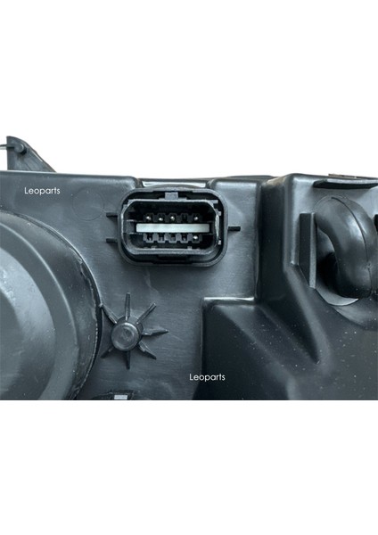 Dacia Sandero Far Lambası Sol (Ledsiz - Içi Krom) 2021-2023 260104188R fırsatları