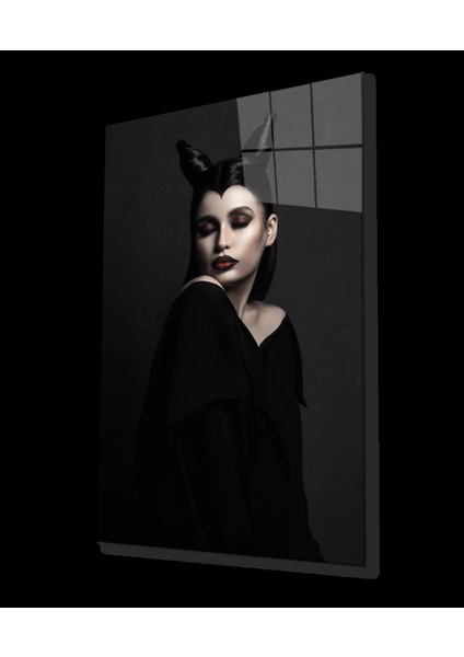 - Kadınlar Boynuzlu Cadı Cam Tablo