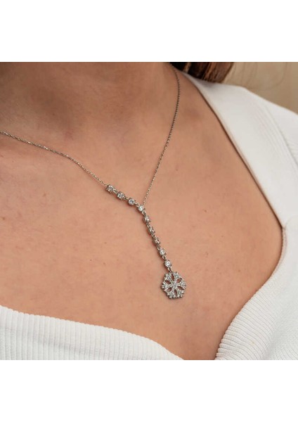 Gümüş Sıralı Zirkon Taşlı Kar Tanesi Kadın Kolye fırsatları