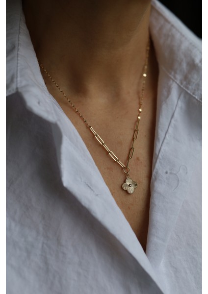 14 Ayar Altın Aynalı ve Ataç Zincirde Işıltılı Yonca Kolye