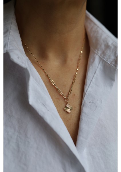 14 Ayar Altın Aynalı ve Ataç Zincirde Işıltılı Yonca Kolye modelleri