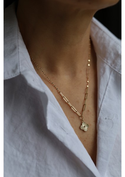 14 Ayar Altın Aynalı ve Ataç Zincirde Işıltılı Yonca Kolye fırsatları