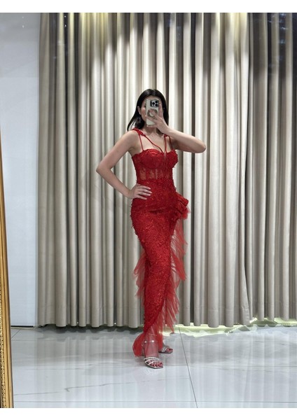 Kırmızı Balık Model Yırtmaç Detaylı Askısı Taş Detaylı Hareketli Abiye Elbise EN5253 modelleri