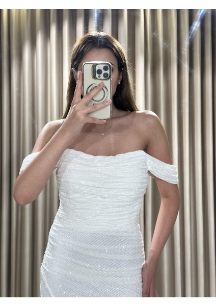 Beyaz Pul Payetli Önü Yırtmaçlı Önü Drapeli Uzun Abiye Elbise GS7490 fırsatları