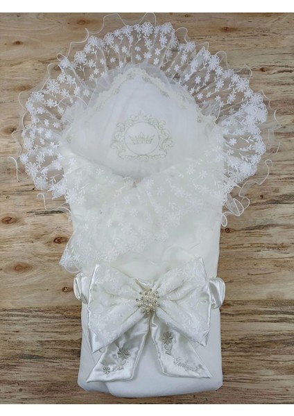 Yenidoğan Ipek Venüs Taç Nakışlı Delüks Kundak Bebek Battaniyesi
