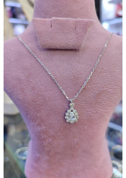 925 Ayar Gümüş Pırlanta Görünümlü Damla Taş Kadın Kolye