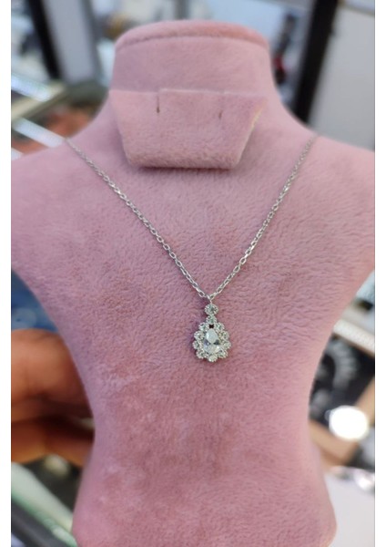 925 Ayar Gümüş Pırlanta Görünümlü Damla Taş Kadın Kolye fırsatları