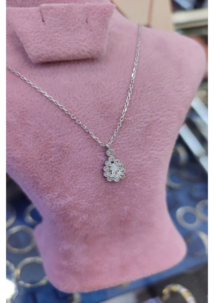 925 Ayar Gümüş Pırlanta Görünümlü Damla Taş Kadın Kolye indirimleri