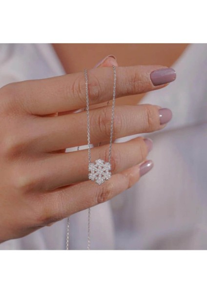 925 Ayar Gümüş Beyaz Zirkon Taşlı Kar Tanesi Kadın Kolye