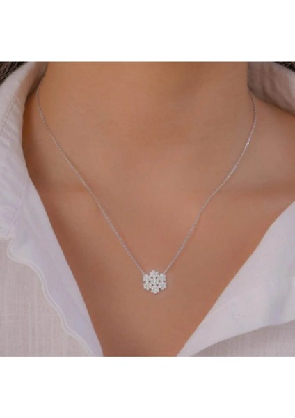 925 Ayar Gümüş Beyaz Zirkon Taşlı Kar Tanesi Kadın Kolye fiyatları