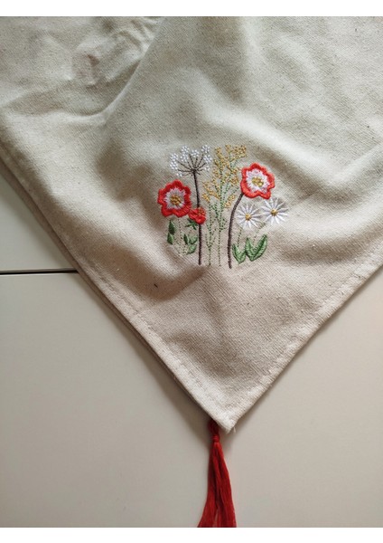 Buldan Ham Keten Püsküllü Otantik Yumuşacık Nakışlı 115X115 cm Masa Örtüsü
