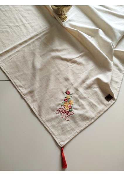 Buldan Ham Keten Püsküllü Otantik Yumuşacık Nakışlı 115X115 cm Masa Örtüsü