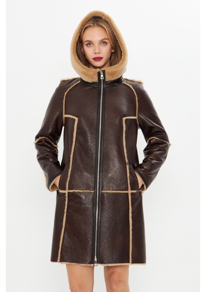 Deri Kapüşonlu Oversize Kadın Kaban - Içi Kürklü - Koyu Kahverengi 90 Cm- 113422