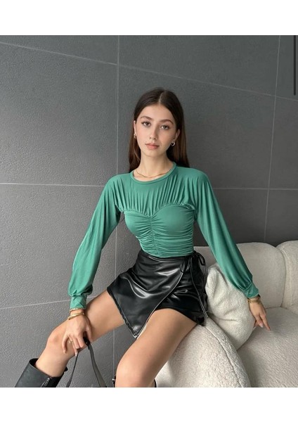 Kalp Yaka Önü ve Manşeti Drapeli Bluz