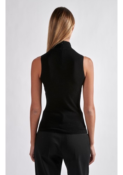 Aksesuarlı Yarım Balıkçı Yaka Kolsuz Siyah Kazak modelleri