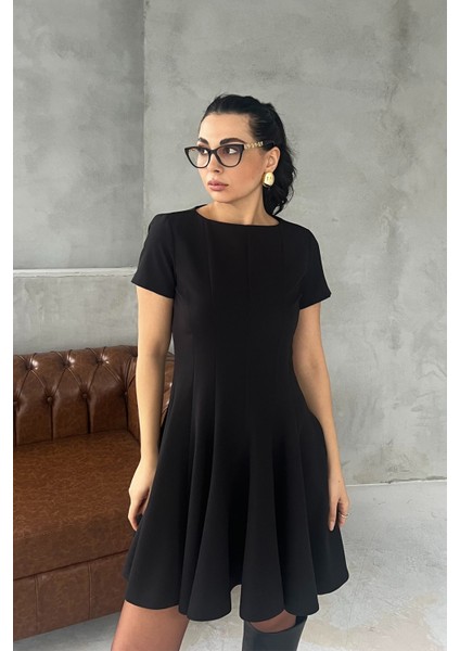 Siyah Coco Volanlı Kısa Elbise