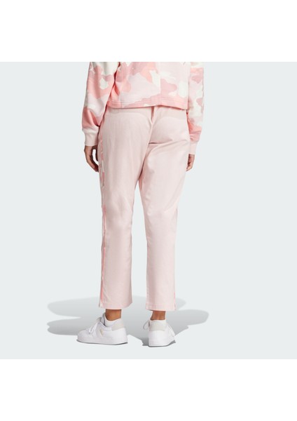 Sportswear IY1685 Essentials Camo-Print 3-Stripes Twill Pants