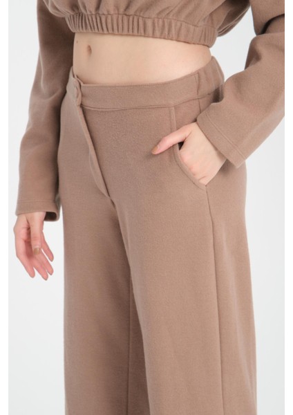 Pamuklu Boğazlı Crop Sweatshirt + Pamuklu Pantolon Takım modelleri