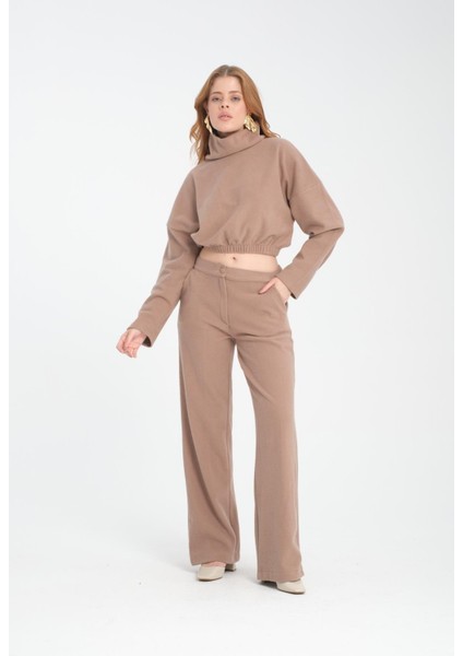 Pamuklu Boğazlı Crop Sweatshirt + Pamuklu Pantolon Takım fırsatları