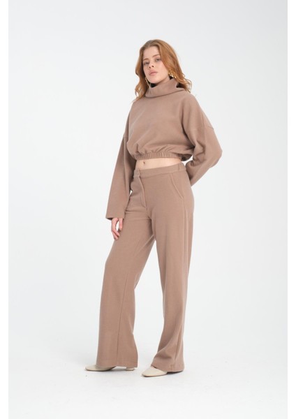 Pamuklu Boğazlı Crop Sweatshirt + Pamuklu Pantolon Takım indirimleri