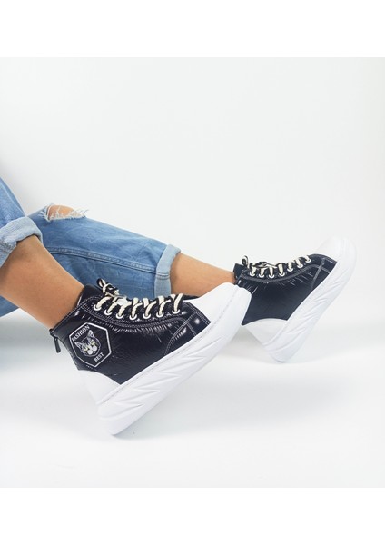 Beyaz Siyah Renk Bağcıklı Strect Kadın Spor Ayakkabı