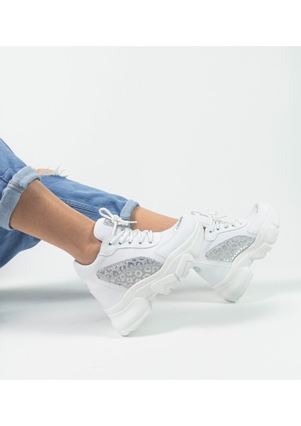 Beyaz Renk Gümüş Desenli Cilt Gizli Dolgu Topuk Kadın Sneakers fiyatları