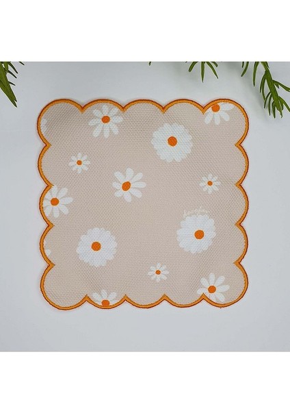 Bej Zemin Papatya Desenli Etrafı Nakışlı Kokteyl Peçetesi 1 Adet