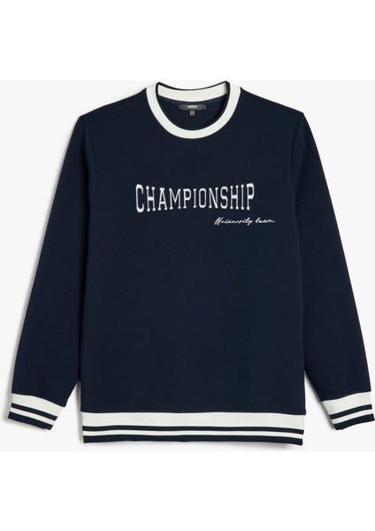 Bisiklet Yaka Pamuk Karışımlı Şerit Detaylı Slogan Baskılı Sweatshirt