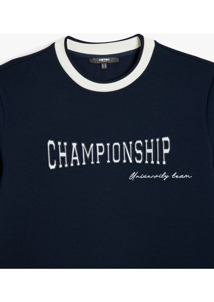 Bisiklet Yaka Pamuk Karışımlı Şerit Detaylı Slogan Baskılı Sweatshirt