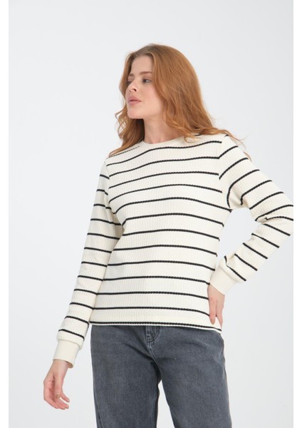 Kadın Çizgili Sweatshirt - Rahat ve Şık Tasarım fiyatları