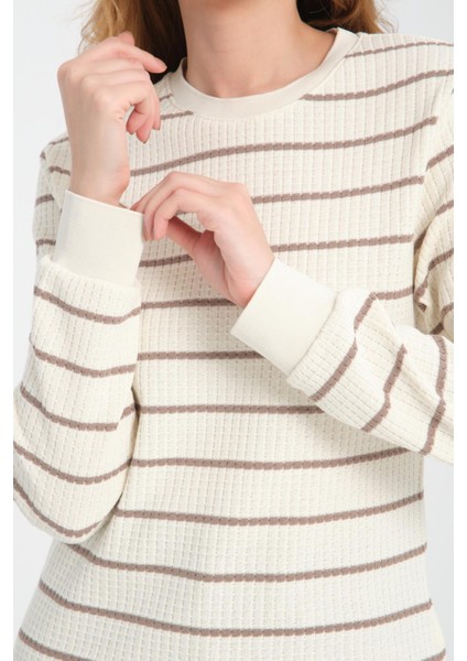 Kadın Çizgili Sweatshirt - Rahat ve Şık Tasarım