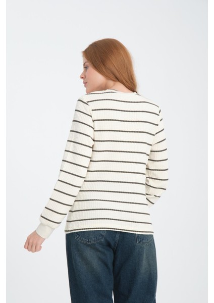 Kadın Çizgili Sweatshirt - Rahat ve Şık Tasarım fırsatları