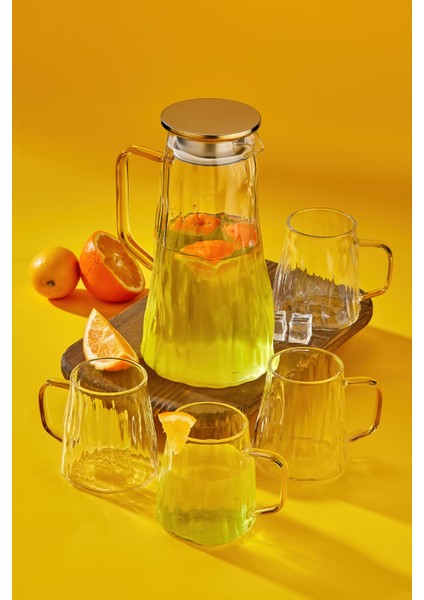 2 Litre Altın Kapaklı Borosilikat Cam Sürahi ve 4 Bardaklı Set - Şık ve Kullanışlı