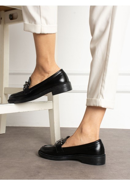 Vibe Siyah Toka Detay Kadın Loafer fırsatları
