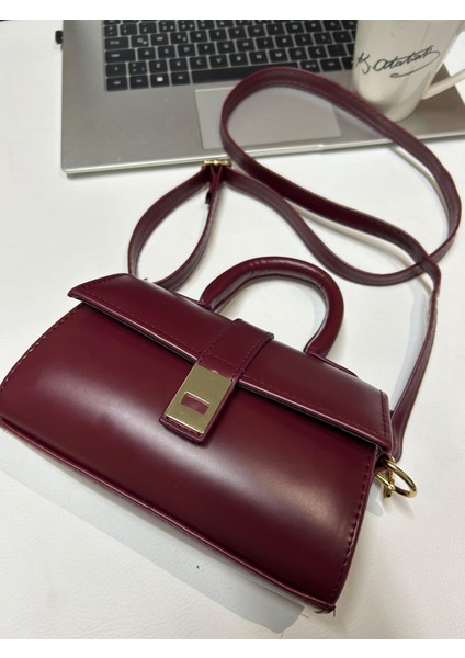 Paula Model Bordo Kadın El ve Omuz Çantası Gold Detaylı modelleri