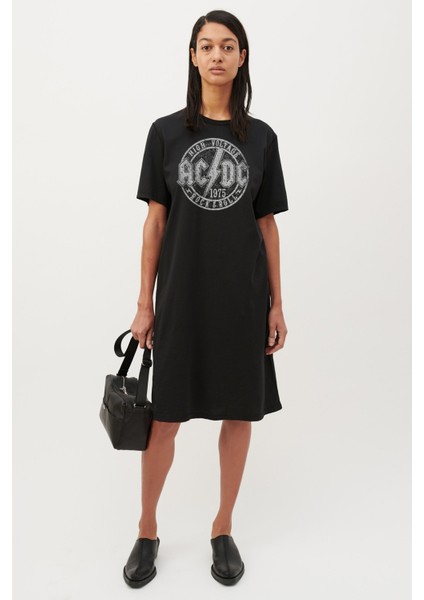 Dairede Acdc Siyah Kısa Kol Diz Üstü Orta Boy Penye Elbise