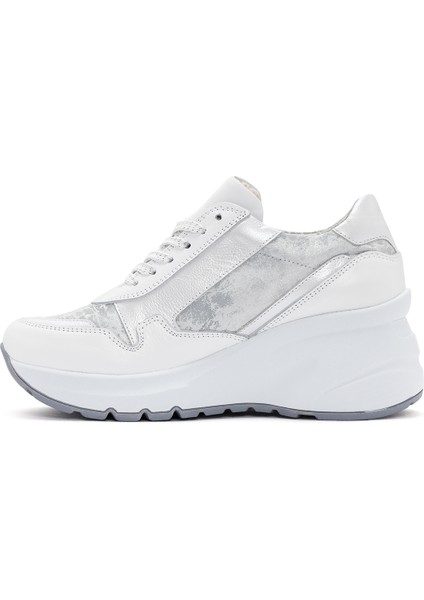 Kadın Beyaz Dolgu Topuklu Bağcıklı Deri Sneaker 25SFD370814