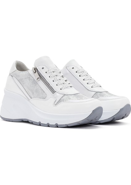 Kadın Beyaz Dolgu Topuklu Bağcıklı Deri Sneaker 25SFD370814