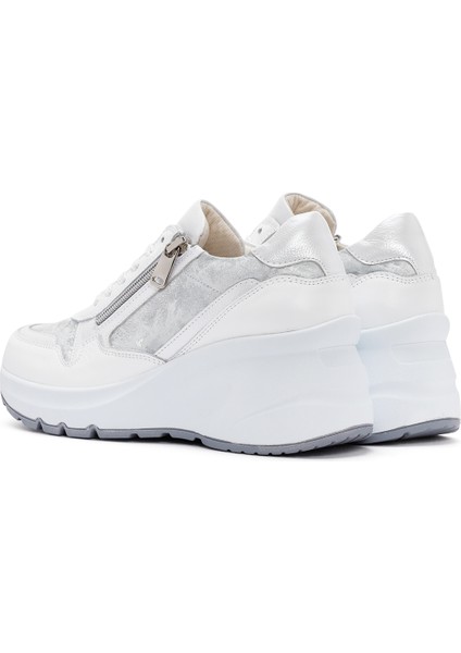 Kadın Beyaz Dolgu Topuklu Bağcıklı Deri Sneaker 25SFD370814