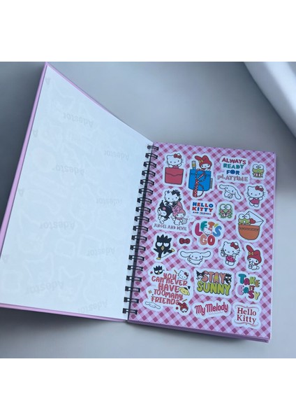 Kuromi'nin Sihirli Dünyası Planner Defteri - Pembe ve Eğlenceli Günlük Planlama Defteri ve 5 Sayfa Sticker Seti